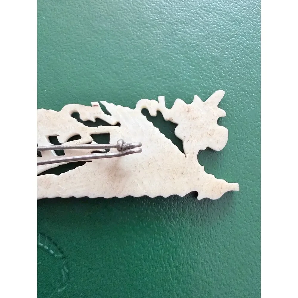 Victorian Brooch: Carved Sister Feather Design